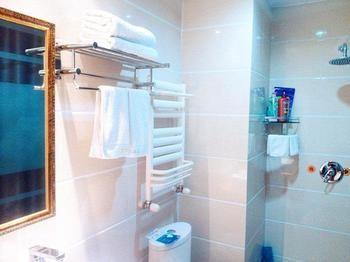 Gucheng  Fu Yuan Business Hotel- Luanchuan מראה חיצוני תמונה